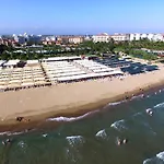 منتجع Royal Paradise 4*