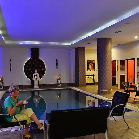 Royal Paradise סייד