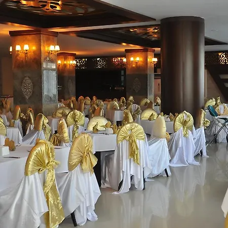 אתר נופש Royal Paradise 4*