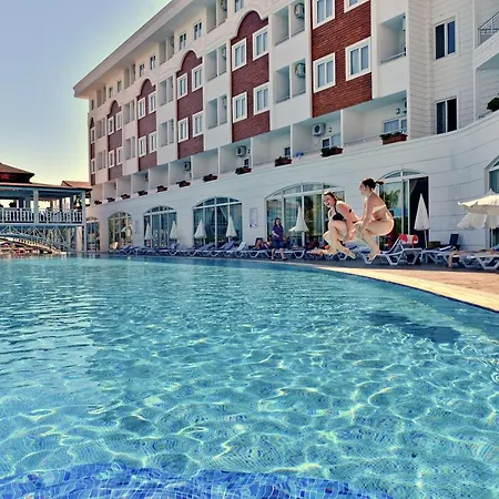 אתר נופש Royal Paradise 4*